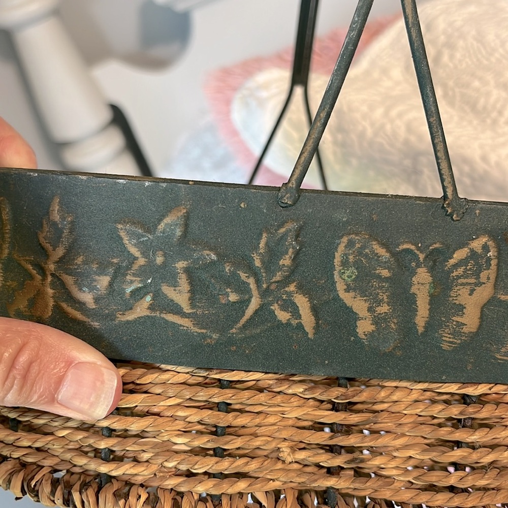 Decorative basket Metal Handle and trim - Picture 4 of 7